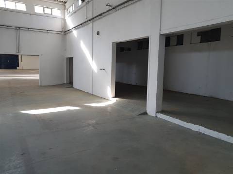 Conjunto de 3 armazéns para venda, Sintra