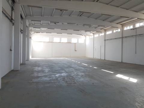 Conjunto de 3 armazéns para venda, Sintra