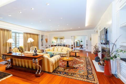 Moradia T5 TRIPLEX de Luxo com jardim e piscina, Lisboa