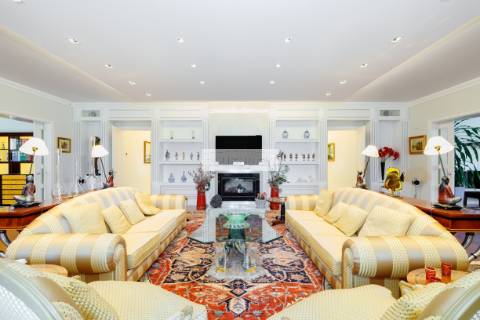 Moradia T5 TRIPLEX de Luxo com jardim e piscina, Lisboa