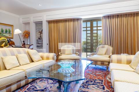 Moradia T5 TRIPLEX de Luxo com jardim e piscina, Lisboa