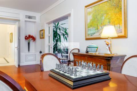 Moradia T5 TRIPLEX de Luxo com jardim e piscina, Lisboa