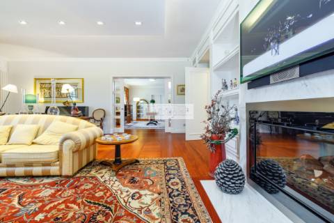 Moradia T5 TRIPLEX de Luxo com jardim e piscina, Lisboa