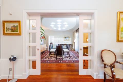 Moradia T5 TRIPLEX de Luxo com jardim e piscina, Lisboa