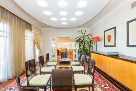 Moradia T5 TRIPLEX de Luxo com jardim e piscina, Lisboa