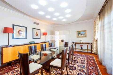 Moradia T5 TRIPLEX de Luxo com jardim e piscina, Lisboa