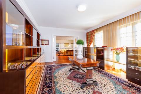 Moradia T5 TRIPLEX de Luxo com jardim e piscina, Lisboa