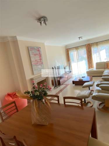 Apartamento T2 para arrendar, garagem, piscina, praia, Carcavelos, condomínio fechado, segurança 24h