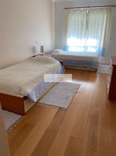 Apartamento T2 para arrendar, garagem, piscina, praia, Carcavelos, condomínio fechado, segurança 24h