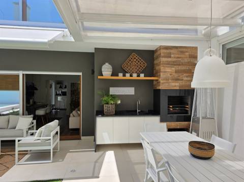 Moradia T3+1 de Luxo no Murtal, Parede com jardim e piscina, vista mar e serra