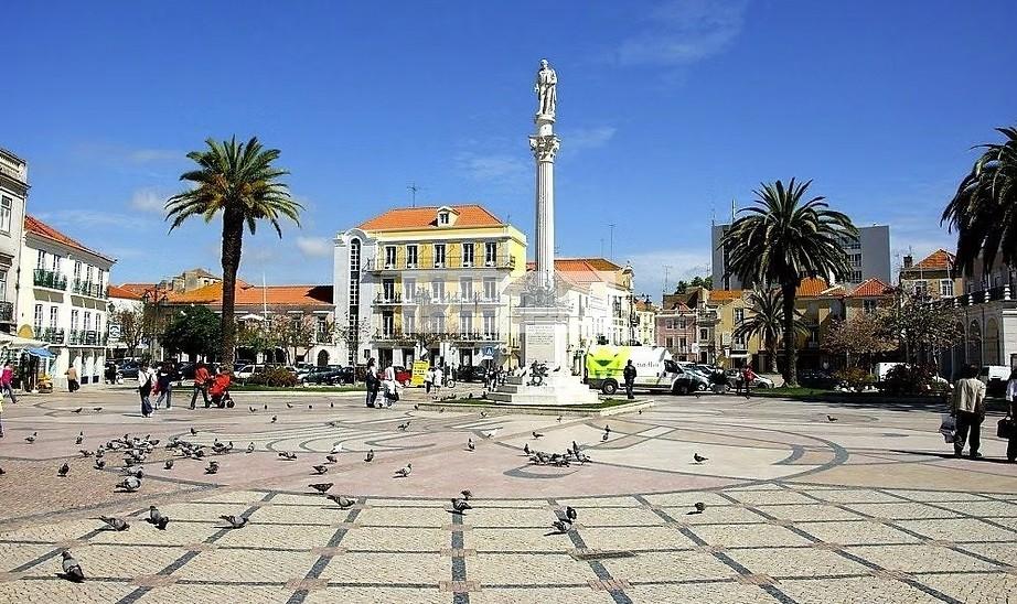 Prédio com projeto aprovado e licença a pagamento para 14 frações no centro histórico de Setúbal
