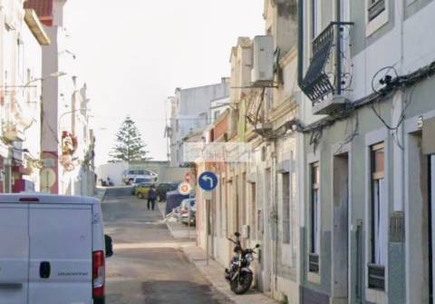 Prédio com projeto aprovado e licença a pagamento para 14 frações no centro histórico de Setúbal