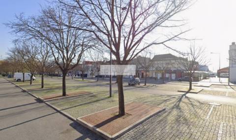 Prédio com projeto aprovado e licença a pagamento para 14 frações no centro histórico de Setúbal