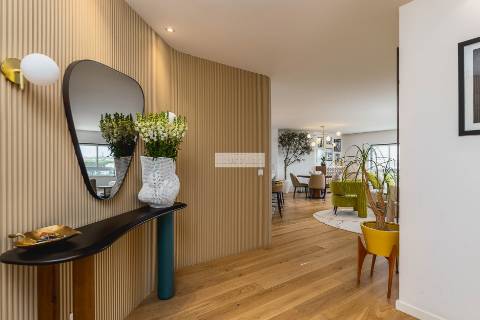 Apartamento T3 Renovado em condomínio fechado em Carcavelos, perto do mar