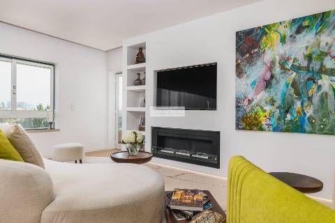 Apartamento T3 Renovado em condomínio fechado em Carcavelos, perto do mar