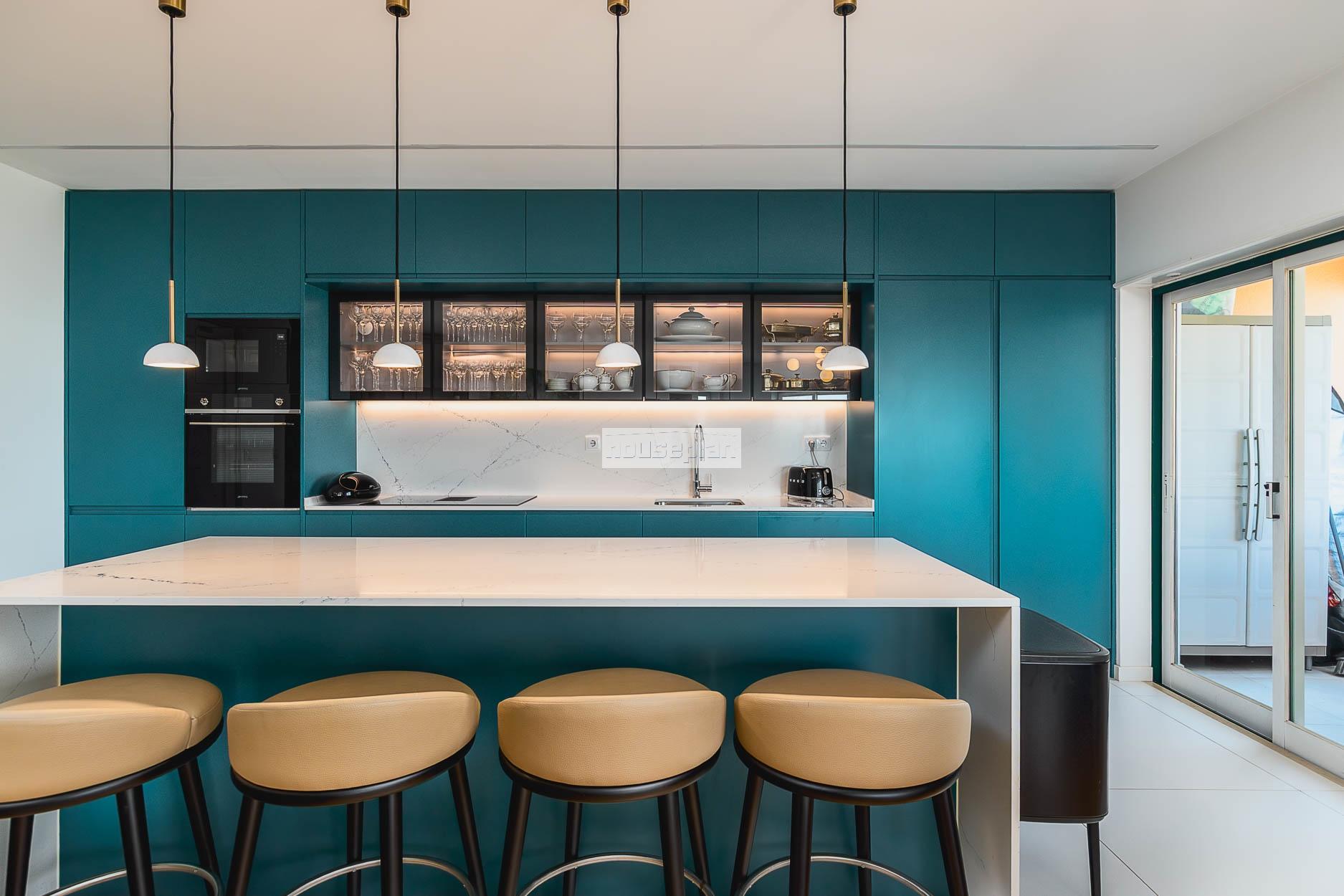 Apartamento T3 Renovado em condomínio fechado em Carcavelos, perto do mar