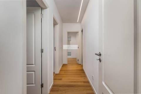 Apartamento T3 Renovado em condomínio fechado em Carcavelos, perto do mar