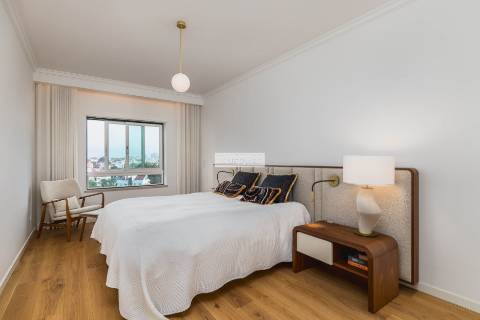 Apartamento T3 Renovado em condomínio fechado em Carcavelos, perto do mar