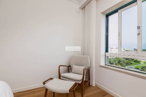 Apartamento T3 Renovado em condomínio fechado em Carcavelos, perto do mar