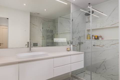 Apartamento T3 Renovado em condomínio fechado em Carcavelos, perto do mar