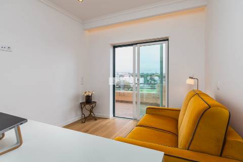 Apartamento T3 Renovado em condomínio fechado em Carcavelos, perto do mar