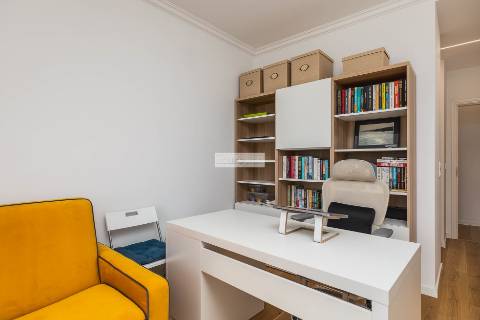 Apartamento T3 Renovado em condomínio fechado em Carcavelos, perto do mar