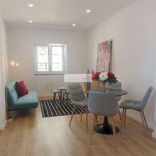 Apartamento T3 totalmente Renovado e mobilado em Benfica