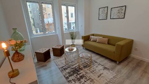 Apartamento T3 totalmente Renovado e mobilado em Benfica