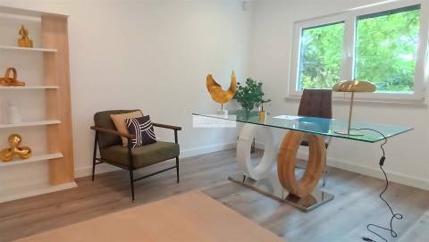 Moradia T4 totalmente renovada com piscina na Herdade da Aroeira