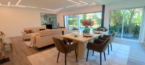 Moradia T4 totalmente renovada com piscina na Herdade da Aroeira
