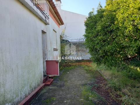 Moradia Geminada T4 em Darque