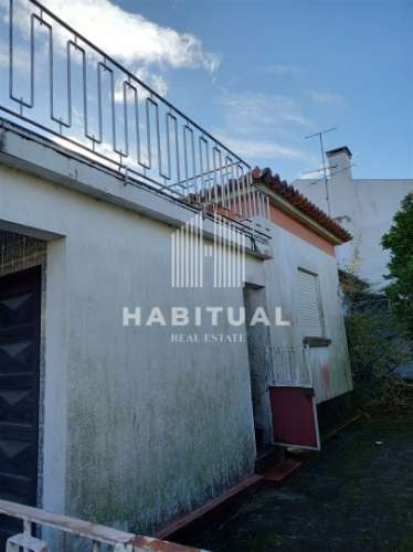 Moradia Geminada T4 em Darque