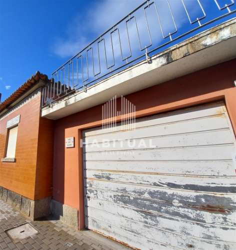 Moradia Geminada T4 em Darque