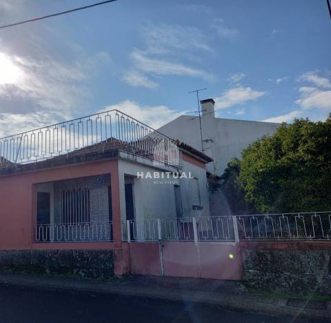 Moradia Geminada T4 em Darque