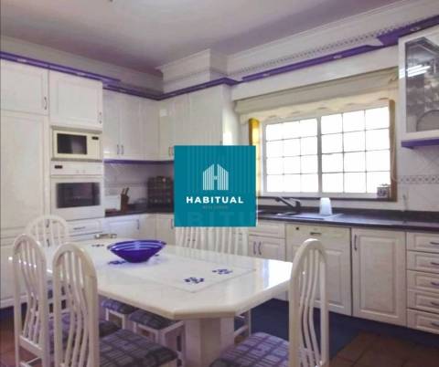 Moradia Isolada T5 na praia da Amorosa