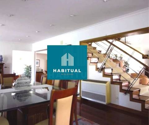 Moradia Isolada T5 na praia da Amorosa