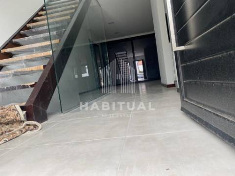 Moradia Geminada T3 em Areosa