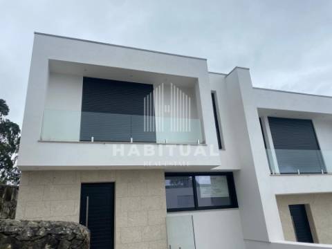 Moradia Geminada T3 em Areosa