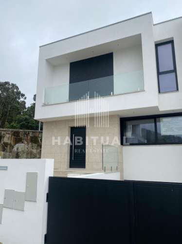 Moradia Geminada T3 em Areosa