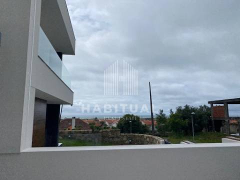 Moradia Geminada T3 em Areosa