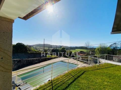 Moradia Isolada T4 com Piscina e Vistas Mar em Carreço