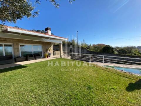 Moradia Isolada T4 com Piscina e Vistas Mar em Carreço