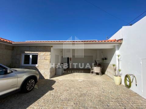 Moradia Isolada T4 com Piscina e Vistas Mar em Carreço