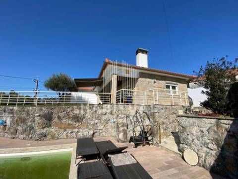 Moradia Isolada T4 com Piscina e Vistas Mar em Carreço