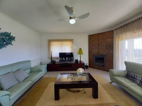 Moradia Isolada T4 com Piscina e Vistas Mar em Carreço