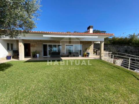 Moradia Isolada T4 com Piscina e Vistas Mar em Carreço