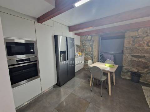 Moradia T3 Remodelada em Meadela