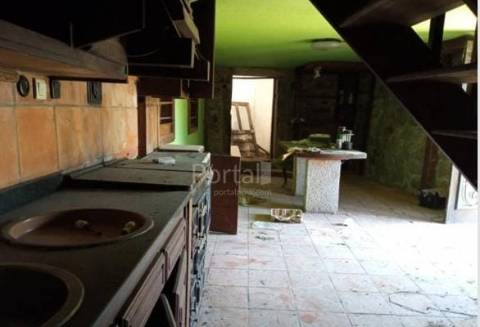 Moradia para restaurar em Labruja-Ponte de Lima