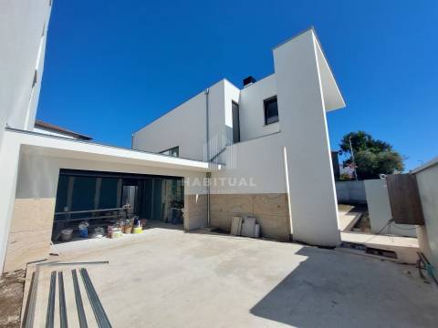 Moradia T3 com Vistas Mar em Monserrate