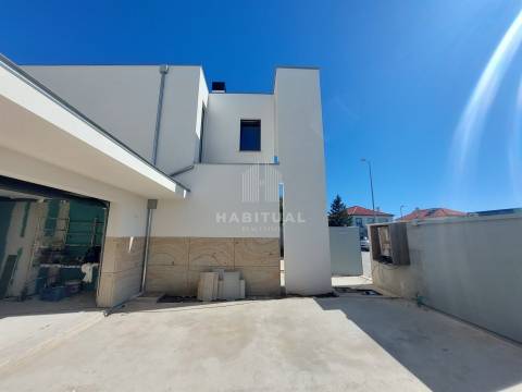 Moradia T3 com Vistas Mar em Monserrate